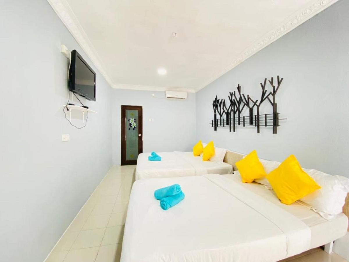 Fat Mermaid Guesthouse Pantai Cenang  Exterior photo