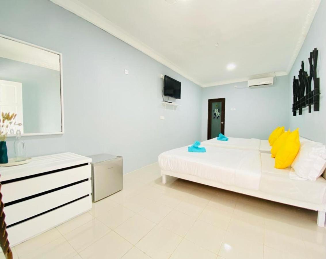 Fat Mermaid Guesthouse Pantai Cenang  Exterior photo